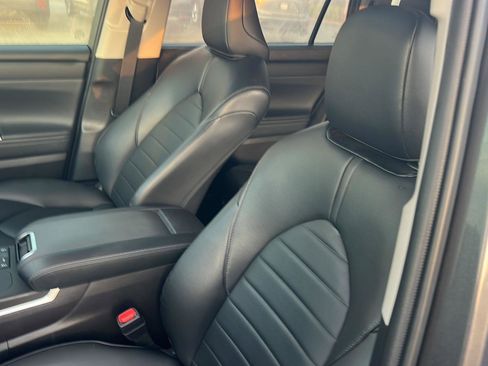 Used 2022 Toyota Highlander XLE image 31