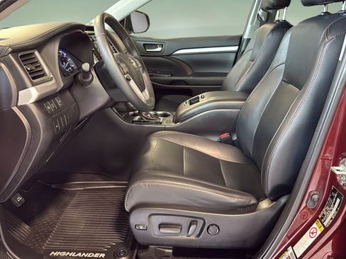 Used 2019 Toyota Highlander XLE AWD/4WD image 11