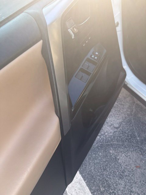 Used 2018 Toyota RAV4 Limited AWD/4WD image 5