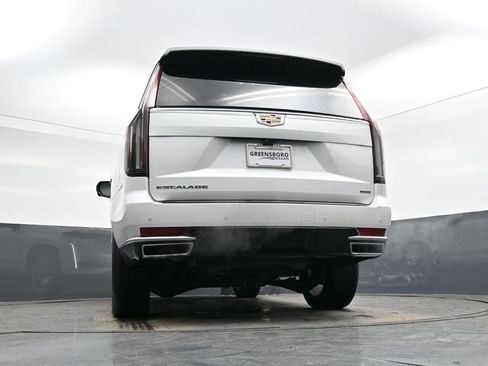 Used 2021 Cadillac Escalade Premium Luxury w/ Driver Assist Tech Package image 35