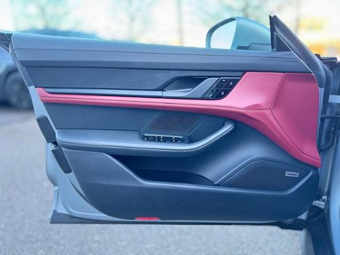 Used 2021 Porsche Taycan image 13