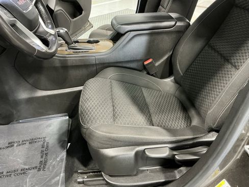 Used 2019 GMC Acadia SLE w/ LPO, Floor Liner Package image 17