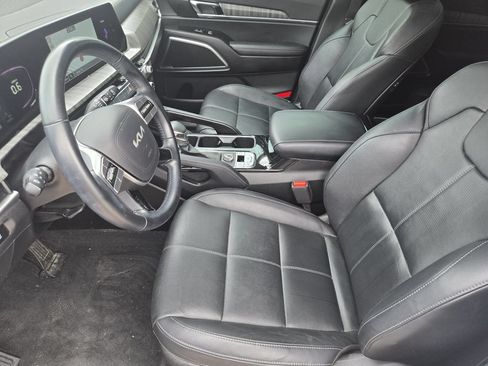 Certified 2024 Kia Telluride EX w/ EX Captain's Chair Package FWD image 18