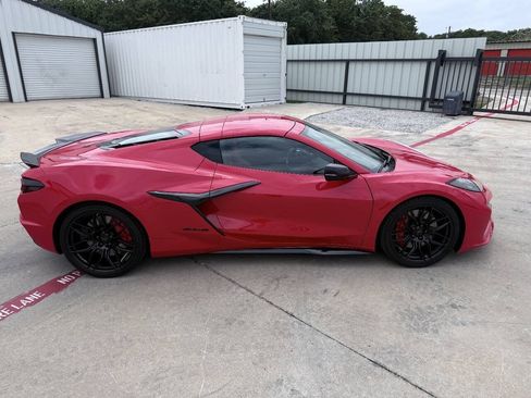 Used 2025 Chevrolet Corvette Z06 RWD image 4