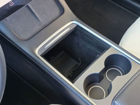 Used 2021 Tesla Model Y Long Range image 23