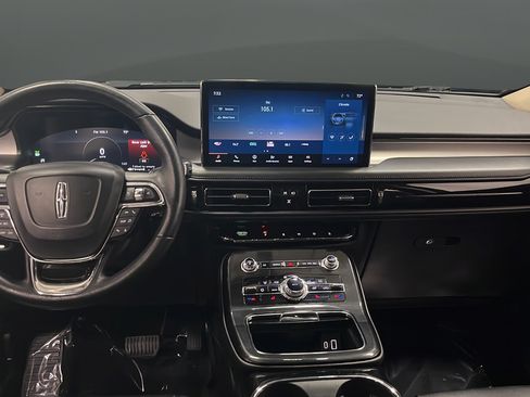 Used 2023 Lincoln Nautilus AWD w/ Premium Package image 12