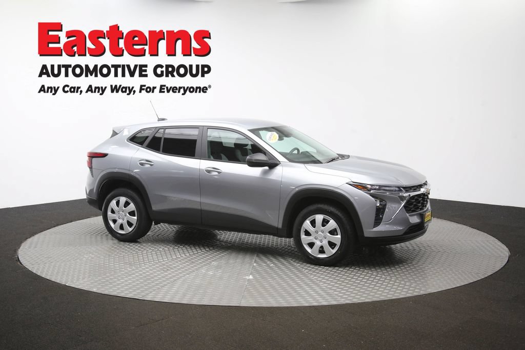 Used 2024 Chevrolet Trax LS FWD image 47