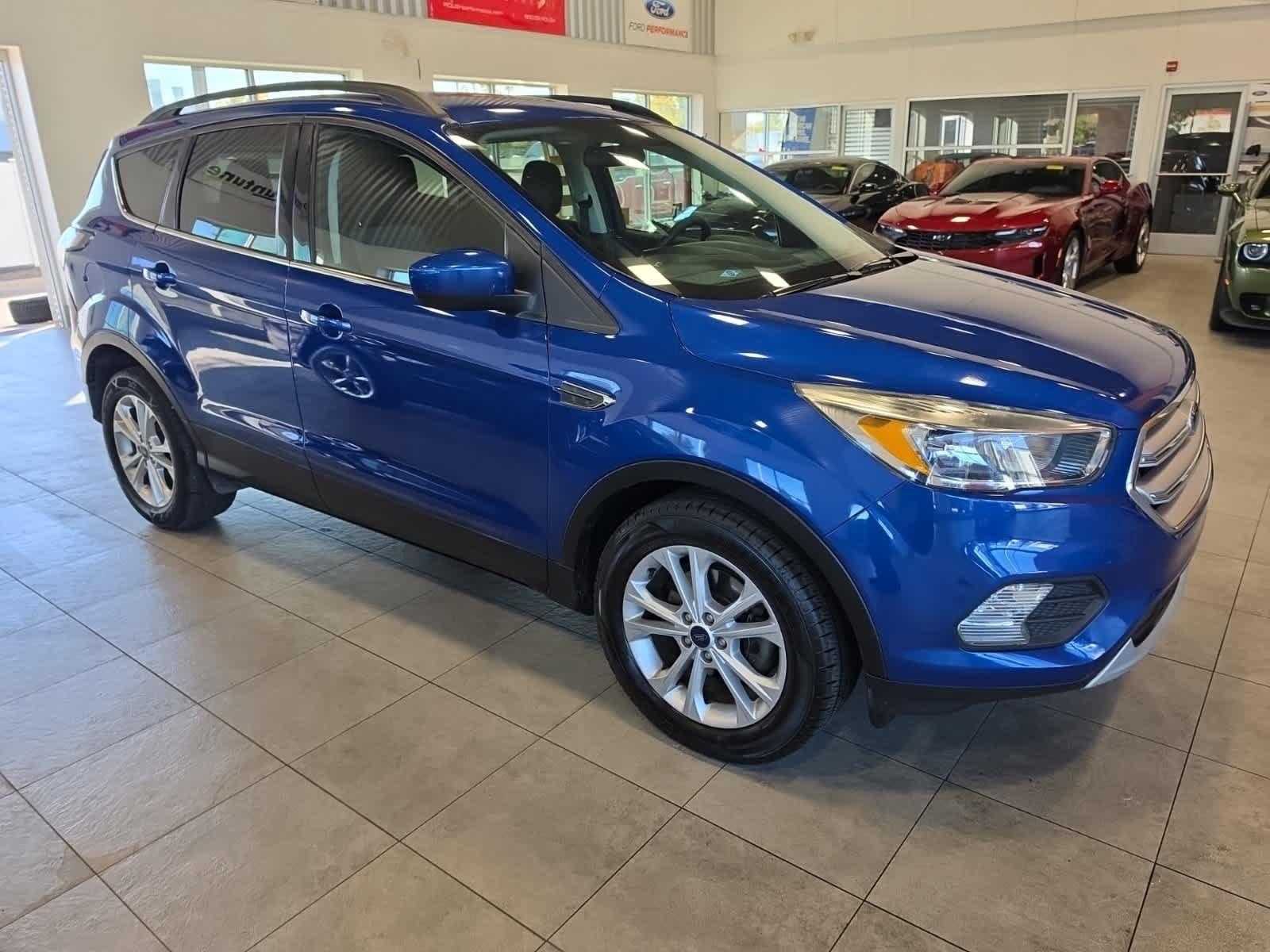 Used 2018 Ford Escape SE w/ SE Sync 3 Package FWD image 4