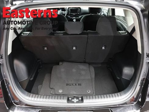 Used 2025 Kia Soul LX w/ LX Technology Package FWD image 9