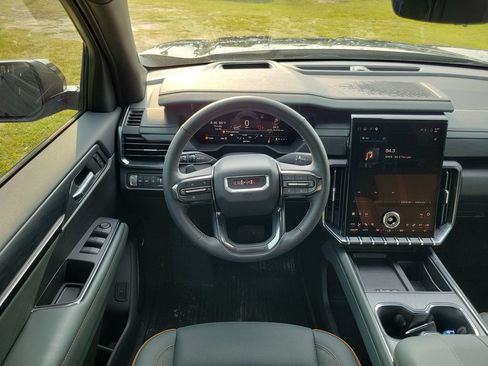 Used 2026 GMC Acadia AT4 w/ Luxury Package AWD/4WD image 13