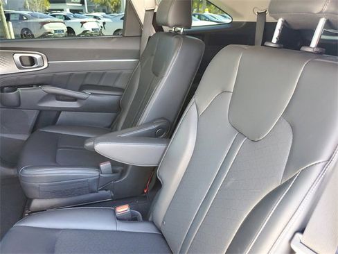 Certified 2023 Kia Sorento SX image 13