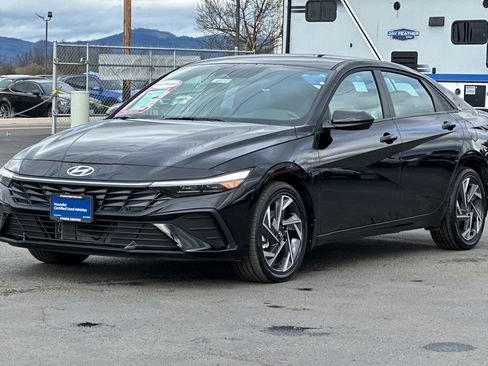 Certified 2025 Hyundai Elantra SEL image 8