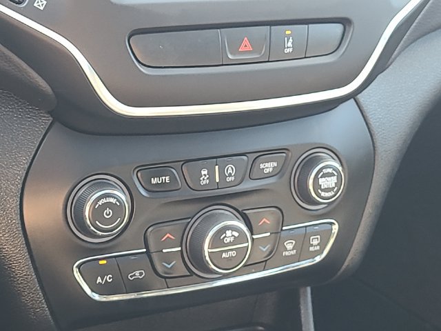 Used 2022 Jeep Cherokee Latitude Lux w/ Sun & Sound Group AWD/4WD image 23