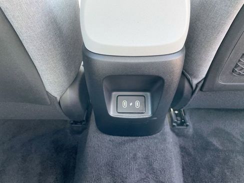 Used 2024 Hyundai Elantra Limited image 16