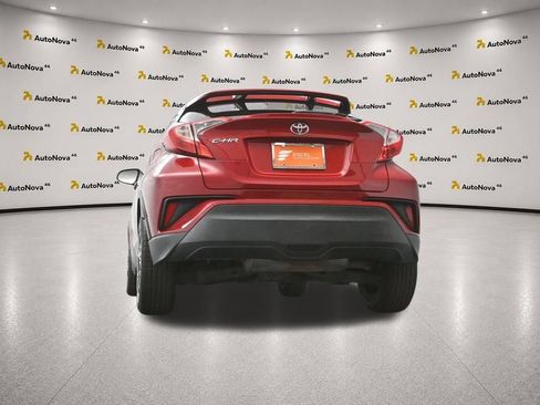 Used 2020 Toyota C-HR LE FWD image 41