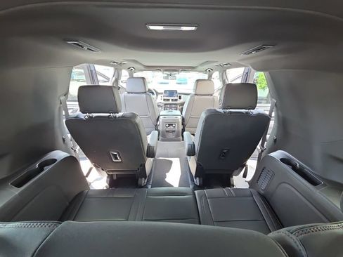 Used 2023 Chevrolet Suburban RST w/ Sport Performance Package AWD/4WD image 31
