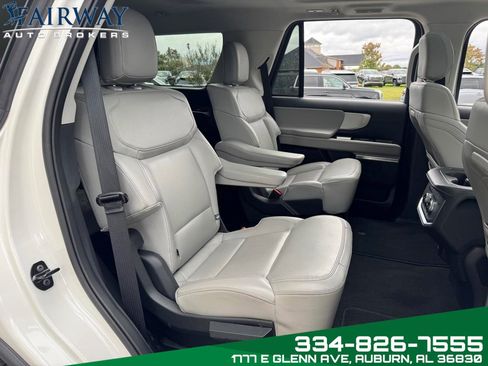 Used 2025 Ford Expedition Active image 13