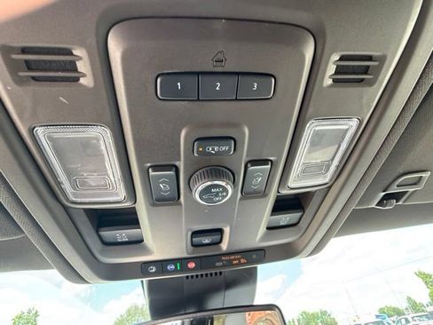 Used 2023 GMC Yukon SLT w/ SLT Premium Package AWD/4WD image 26
