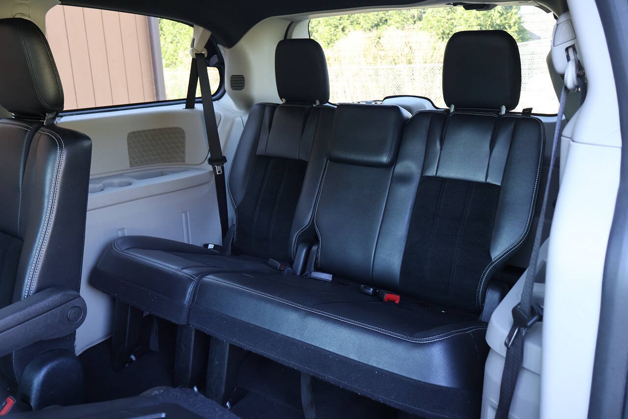 Used 2017 Dodge Grand Caravan SXT FWD image 18