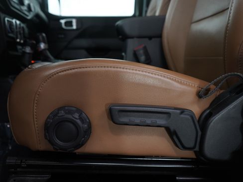 Used 2022 Jeep Wrangler Unlimited Sahara w/ Cold Weather Group image 22