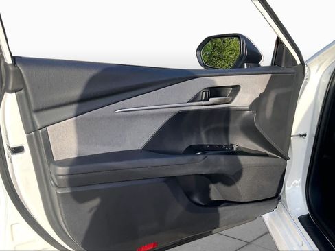 Used 2025 Toyota Camry Hybrid FWD image 21