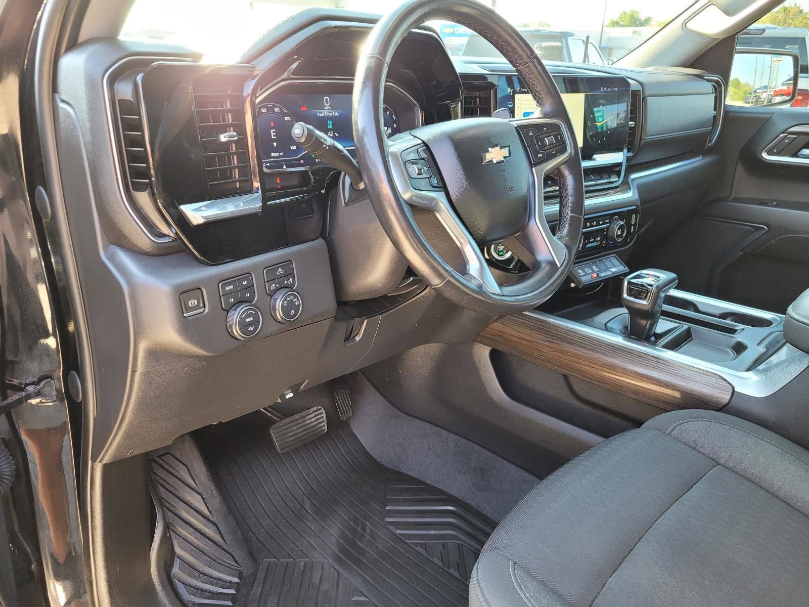 Used 2022 Chevrolet Silverado 1500 LT AWD/4WD image 19