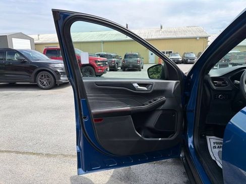Used 2023 Ford Escape ST-Line Select AWD/4WD image 17