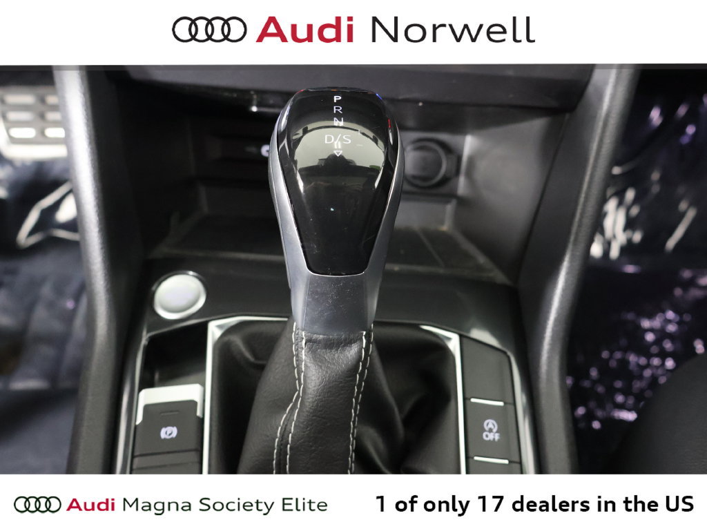 Used 2024 Volkswagen Tiguan SE R-Line AWD/4WD image 3