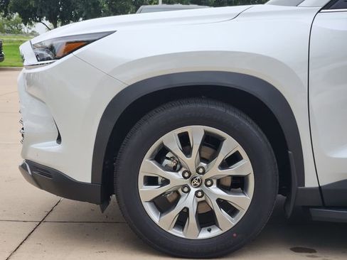 New 2026 Toyota Grand Highlander FWD image 6