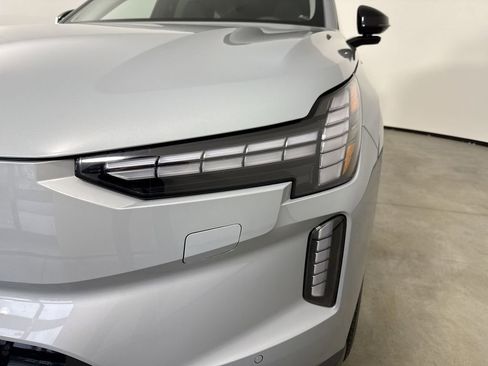 Used 2025 Volvo EX90 Plus image 11