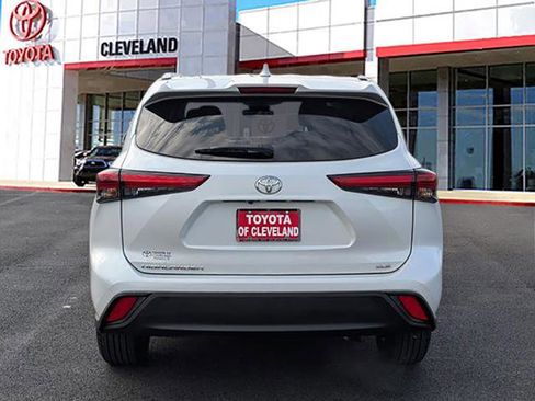 Used 2023 Toyota Highlander XLE image 6