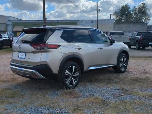 Used 2021 Nissan Rogue Platinum image 8