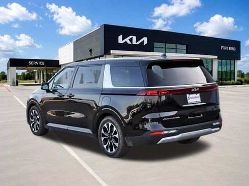 Used 2022 Kia Carnival EX FWD image 7