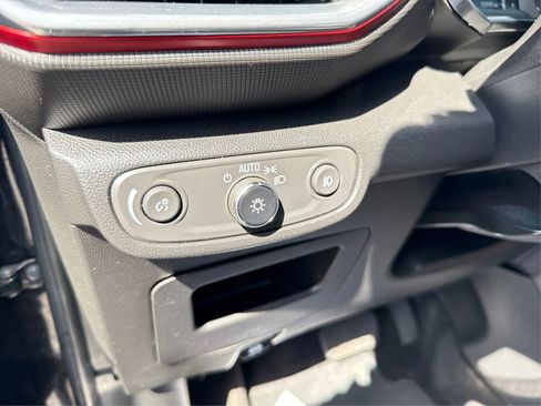 Used 2022 Chevrolet TrailBlazer RS FWD image 19