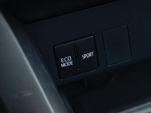 Used 2016 Toyota RAV4 LE image 20