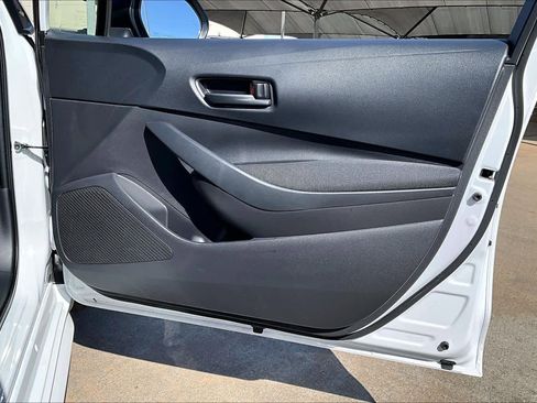 Used 2025 Toyota Corolla LE image 24