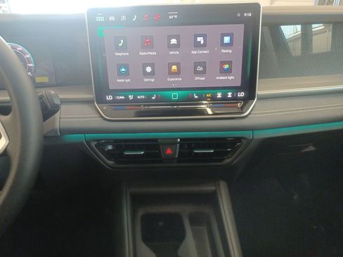 New 2026 Volkswagen Tiguan SE AWD/4WD image 17