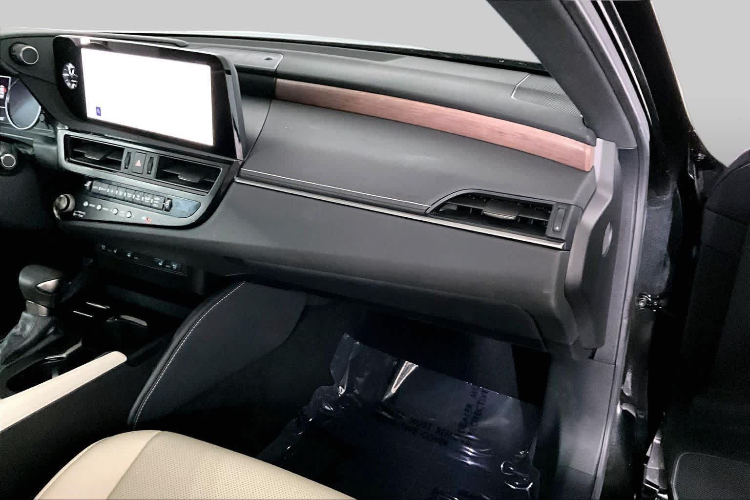 Used 2025 Lexus ES 300h w/ Premium Package FWD image 19