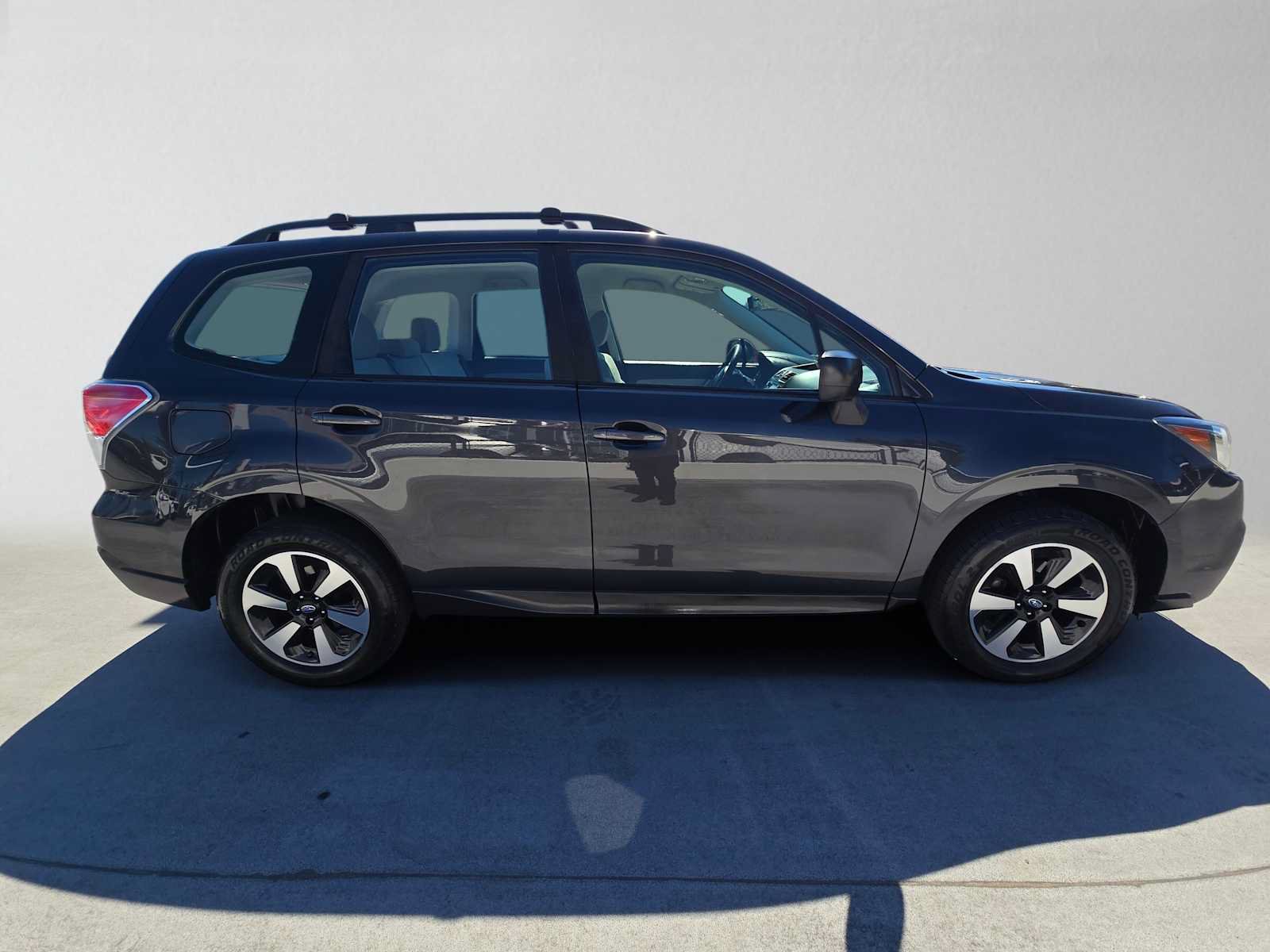 Used 2018 Subaru Forester 2.5i w/ Alloy Wheel Package AWD/4WD image 2