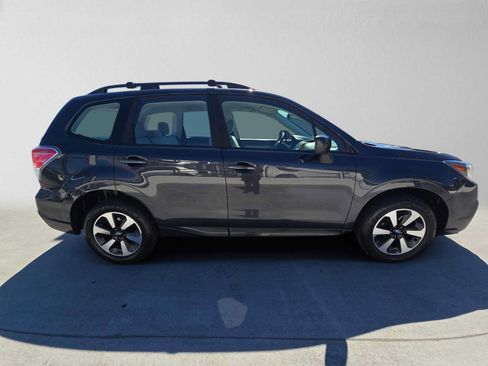 Used 2018 Subaru Forester 2.5i w/ Alloy Wheel Package AWD/4WD image 2