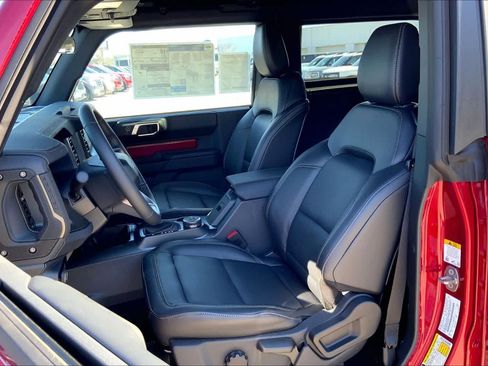 New 2025 Ford Bronco Badlands image 9