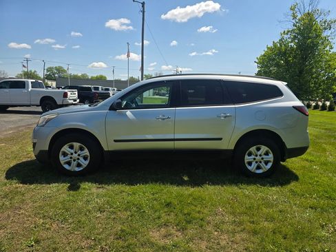 Used 2015 Chevrolet Traverse LS FWD image 4