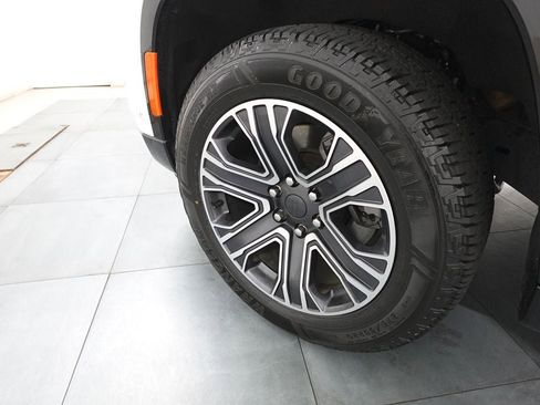 Used 2024 Jeep Wagoneer Series II image 30