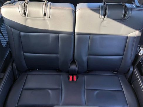 Used 2025 Ford Explorer ST-Line w/ ST-Line Street Pack AWD/4WD image 17