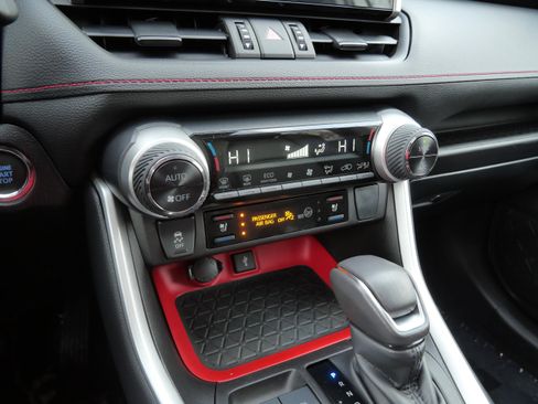 Certified 2022 Toyota RAV4 TRD Off-Road image 24