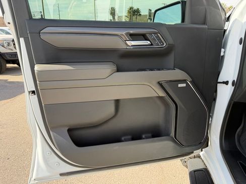 Used 2023 Chevrolet Silverado 1500 ZR2 w/ Technology Package image 9