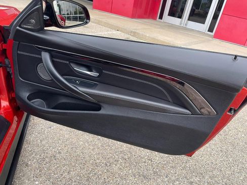 Used 2018 BMW M4 Convertible image 13