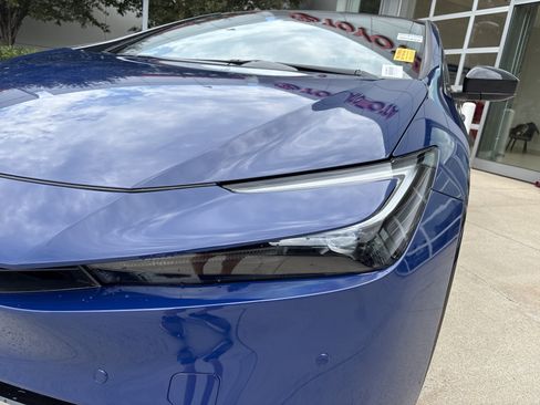 Used 2024 Toyota Prius Prime FWD image 11