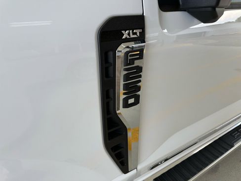 New 2026 Ford F250 XLT w/ XLT Premium Package AWD/4WD image 4