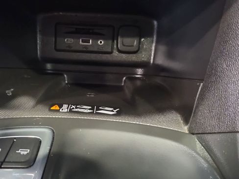 Used 2020 Chevrolet Equinox Premier AWD/4WD image 22